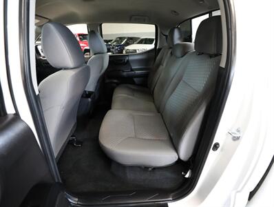 2023 Toyota Tacoma SR V6 4X4   - Photo 31 - Addison, IL 60101