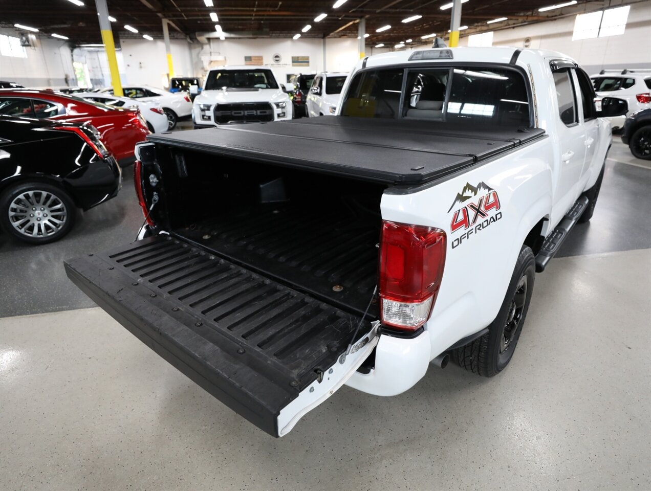 2023 Toyota Tacoma SR V6 4X4 - Photo 13 - Addison, IL 60101