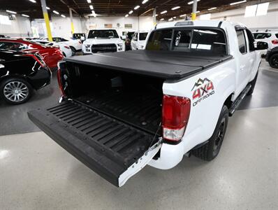 2023 Toyota Tacoma SR V6 4X4   - Photo 13 - Addison, IL 60101