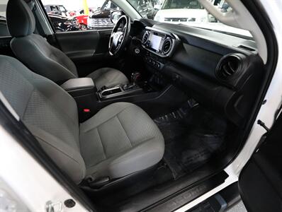2023 Toyota Tacoma SR V6 4X4   - Photo 24 - Addison, IL 60101