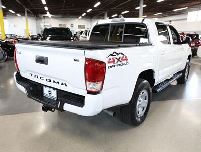 2023 Toyota Tacoma SR V6 4X4   - Photo 10 - Addison, IL 60101