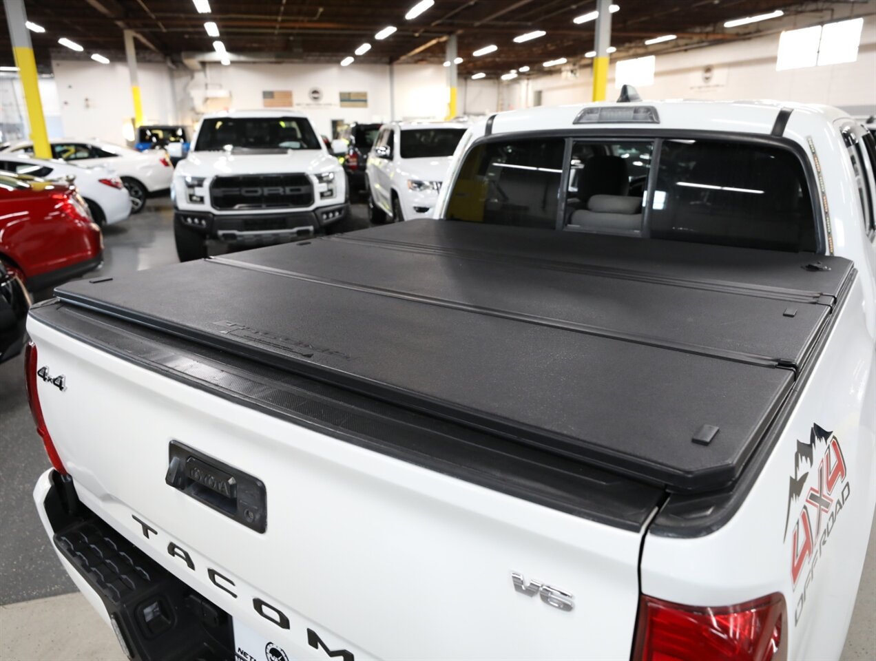2023 Toyota Tacoma SR V6 4X4 - Photo 11 - Addison, IL 60101