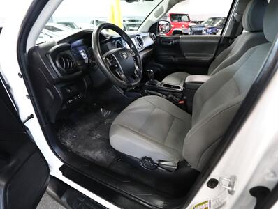 2023 Toyota Tacoma SR V6 4X4   - Photo 34 - Addison, IL 60101