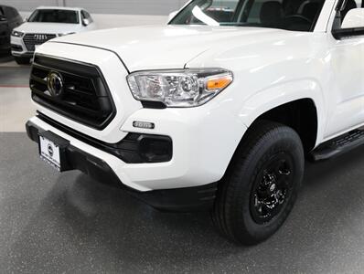 2023 Toyota Tacoma SR V6 4X4   - Photo 3 - Addison, IL 60101