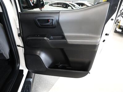 2023 Toyota Tacoma SR V6 4X4   - Photo 26 - Addison, IL 60101