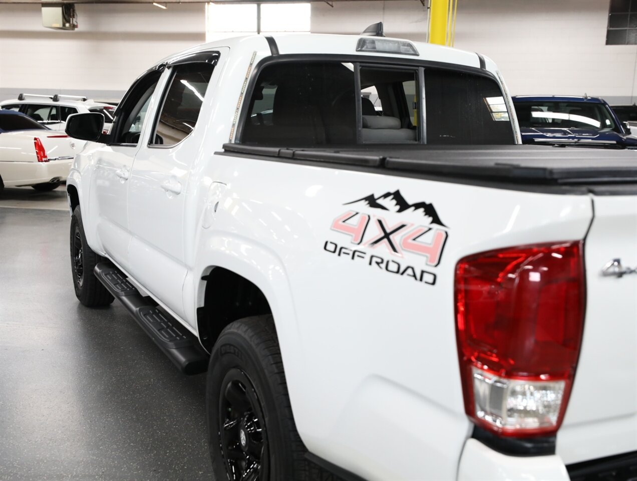 2023 Toyota Tacoma SR V6 4X4 - Photo 15 - Addison, IL 60101
