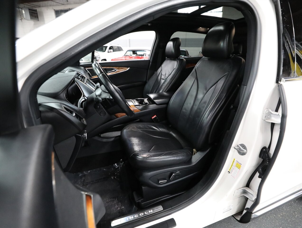 2016 Lincoln MKX Reserve AWD - Photo 32 - Addison, IL 60101