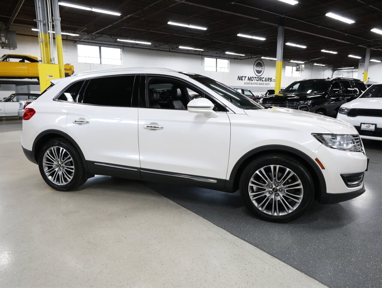 2016 Lincoln MKX Reserve AWD - Photo 8 - Addison, IL 60101