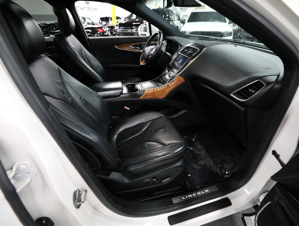 2016 Lincoln MKX Reserve AWD - Photo 18 - Addison, IL 60101