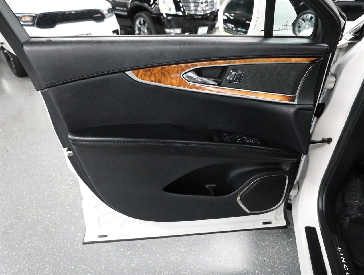 2016 Lincoln MKX Reserve AWD - Photo 30 - Addison, IL 60101