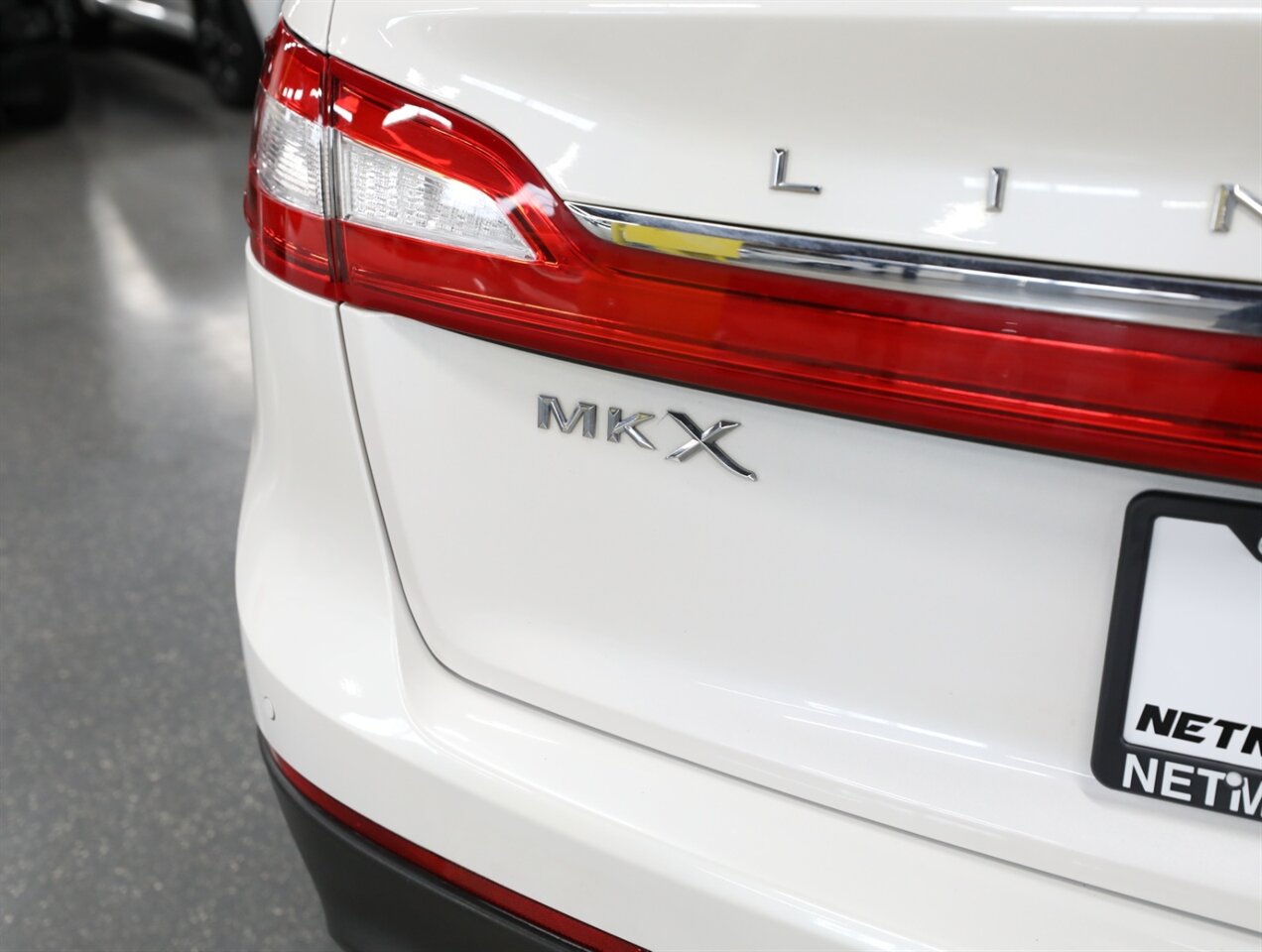 2016 Lincoln MKX Reserve AWD - Photo 12 - Addison, IL 60101
