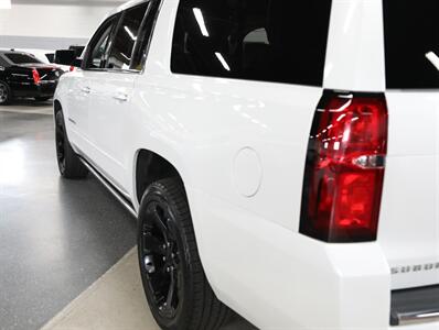 2017 Chevrolet Suburban Premier 4X4   - Photo 14 - Addison, IL 60101