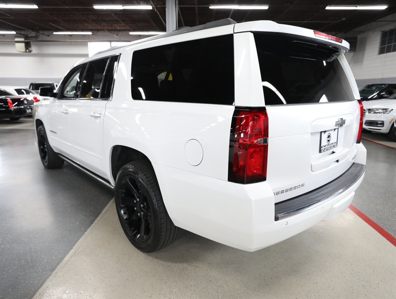 2017 Chevrolet Suburban Premier 4X4 - Photo 13 - Addison, IL 60101