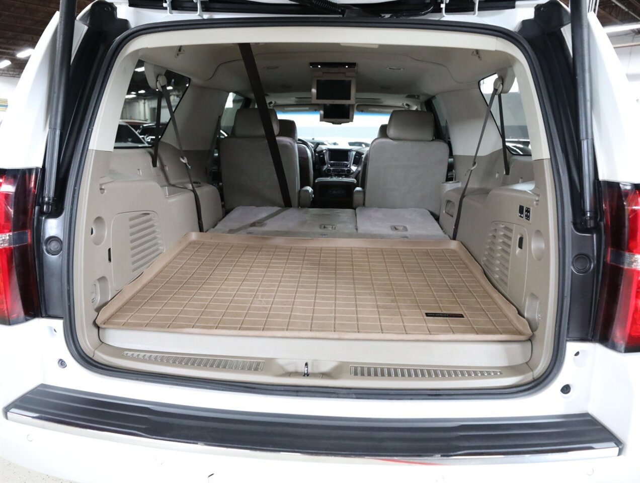 2017 Chevrolet Suburban Premier 4X4 - Photo 25 - Addison, IL 60101
