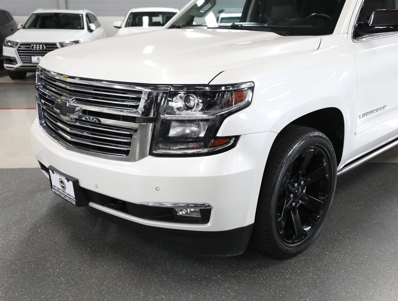 2017 Chevrolet Suburban Premier 4X4 - Photo 3 - Addison, IL 60101