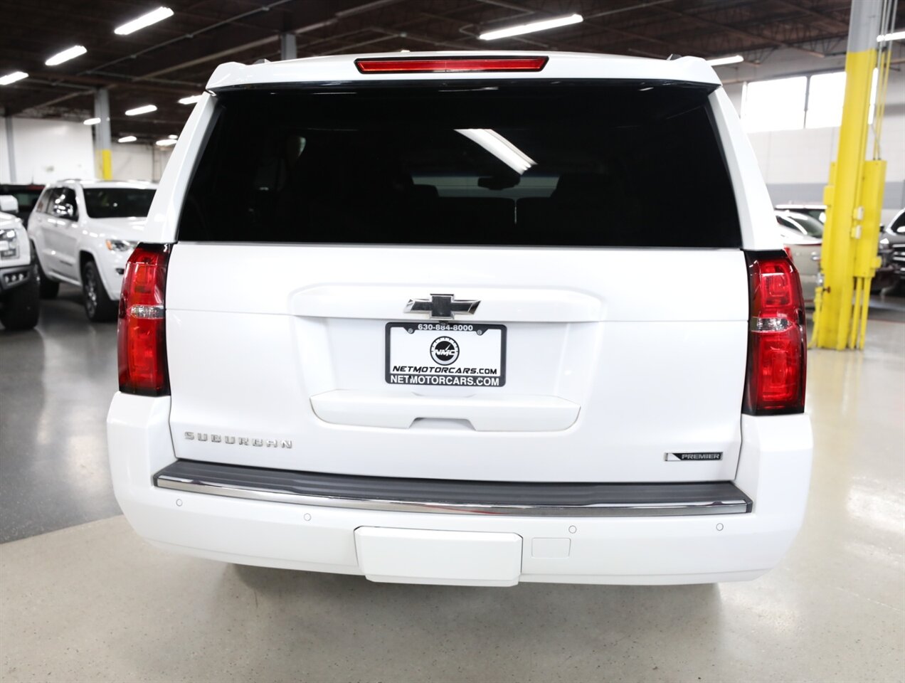 2017 Chevrolet Suburban Premier 4X4 - Photo 10 - Addison, IL 60101