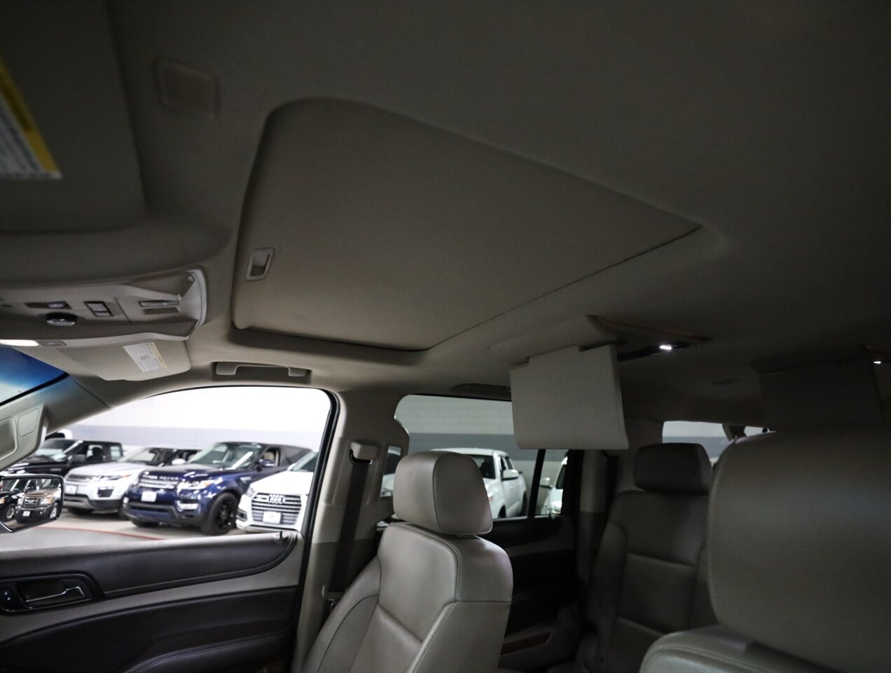 2017 Chevrolet Suburban Premier 4X4 - Photo 40 - Addison, IL 60101