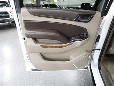 2017 Chevrolet Suburban Premier 4X4   - Photo 30 - Addison, IL 60101