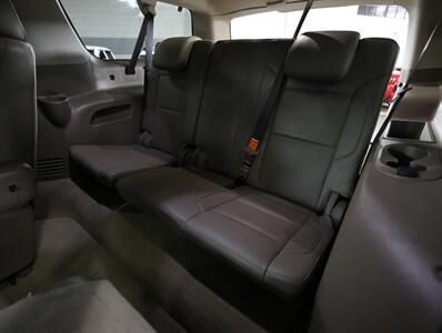 2017 Chevrolet Suburban Premier 4X4   - Photo 29 - Addison, IL 60101