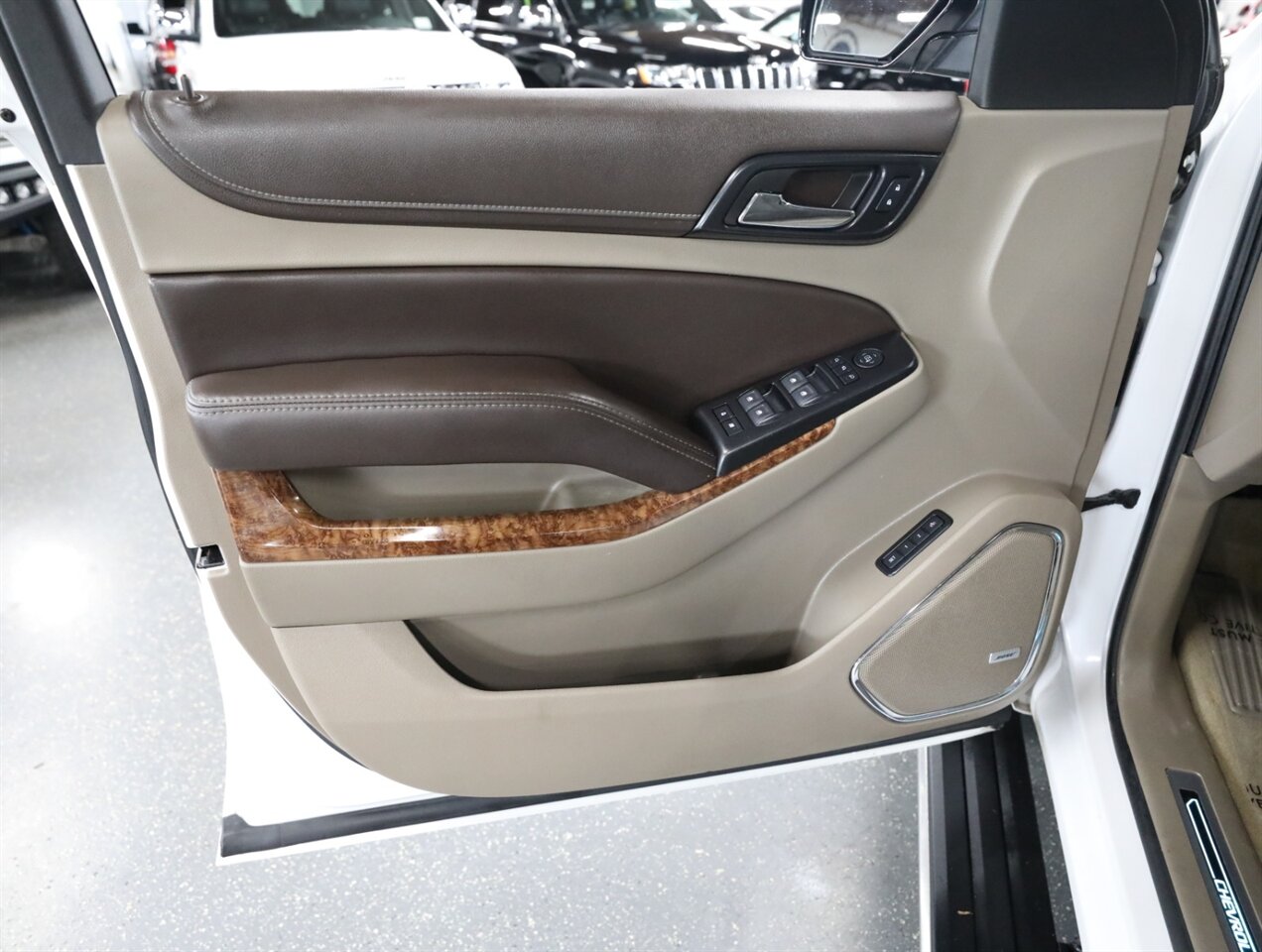 2017 Chevrolet Suburban Premier 4X4 - Photo 34 - Addison, IL 60101