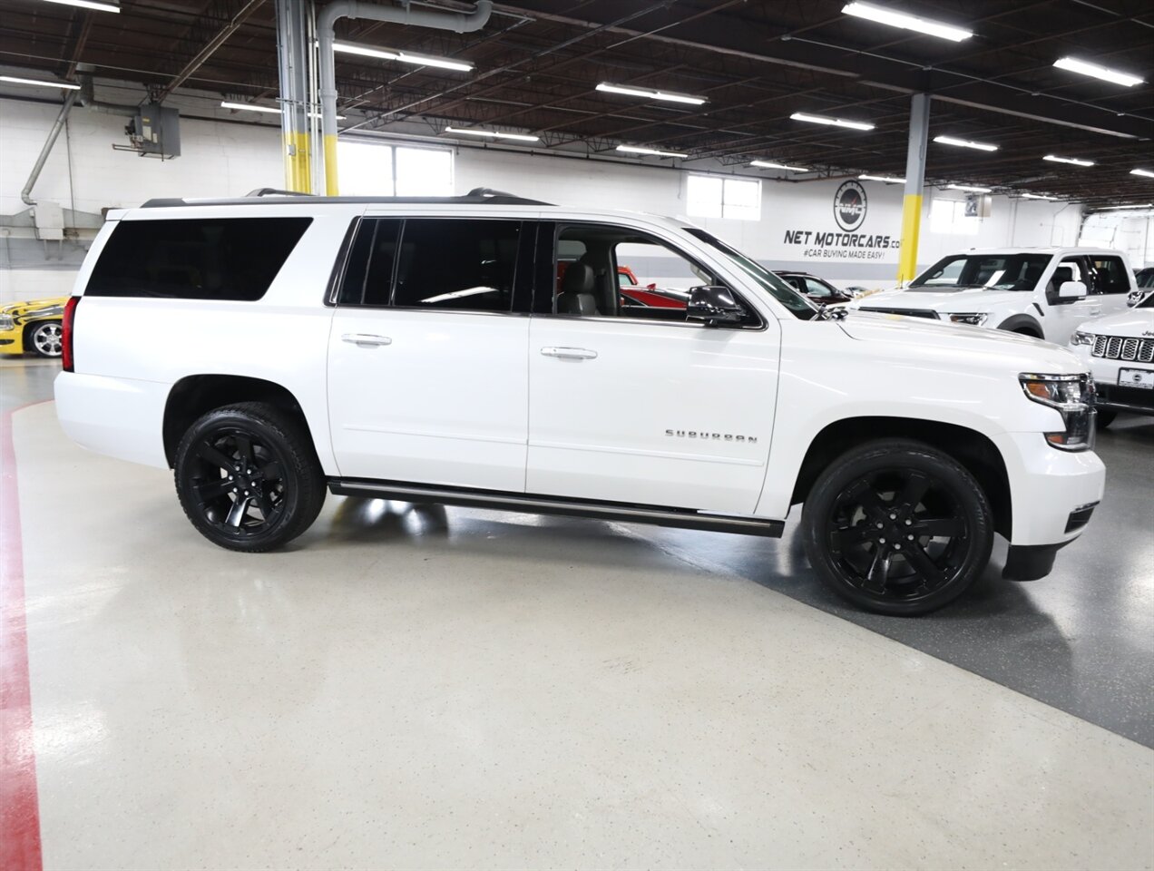 2017 Chevrolet Suburban Premier 4X4 - Photo 8 - Addison, IL 60101