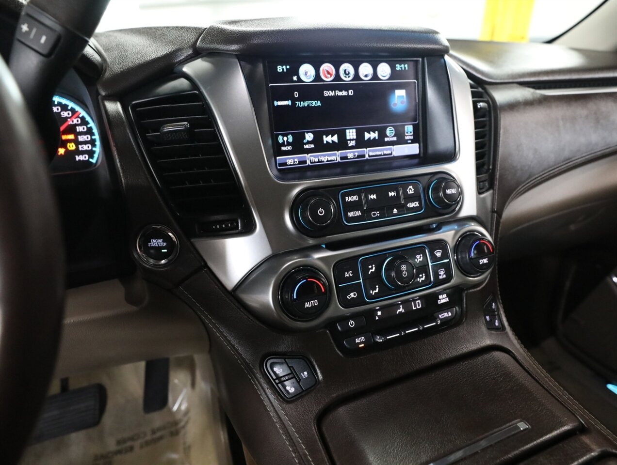 2017 Chevrolet Suburban Premier 4X4 - Photo 41 - Addison, IL 60101