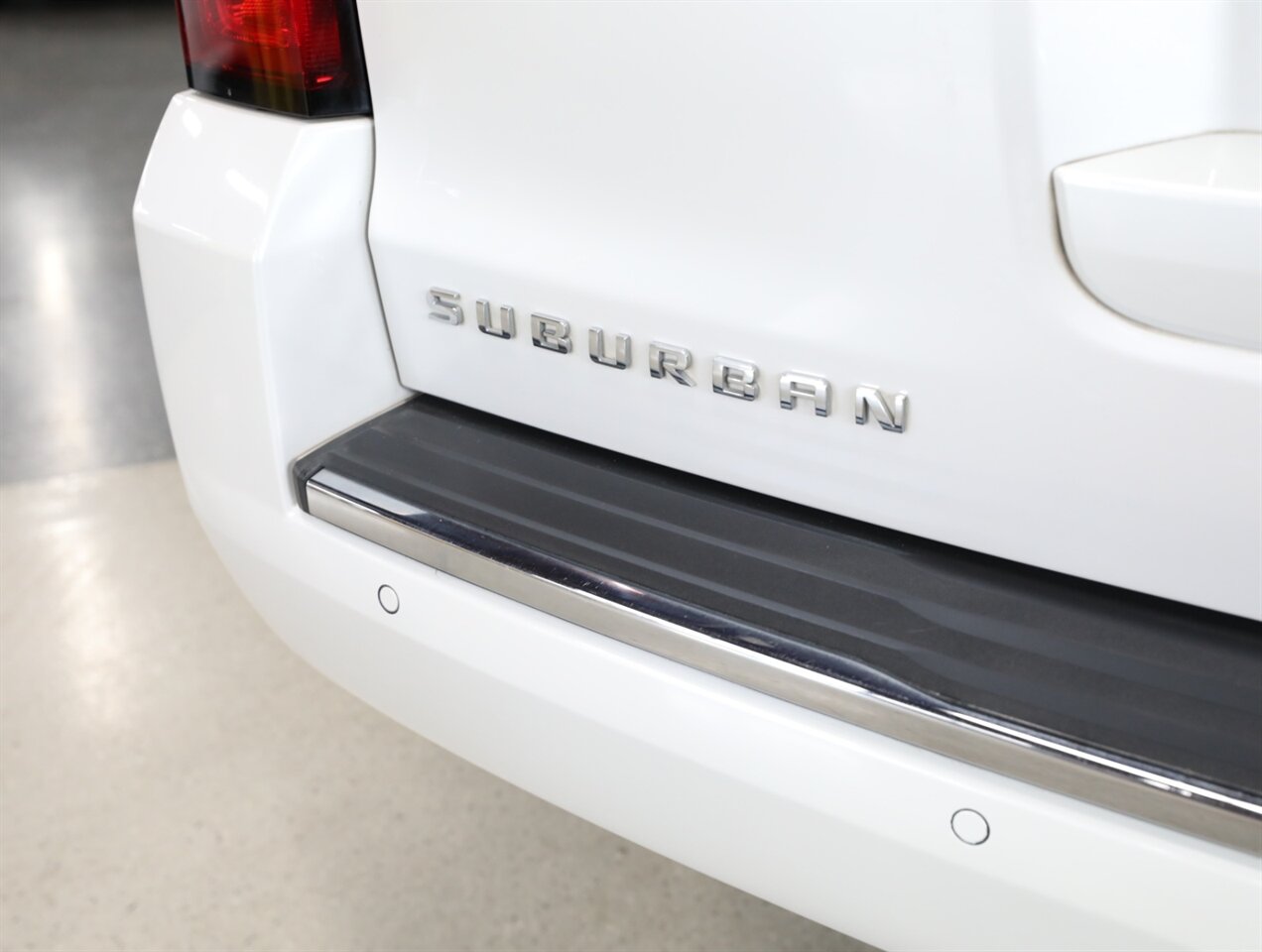 2017 Chevrolet Suburban Premier 4X4 - Photo 11 - Addison, IL 60101