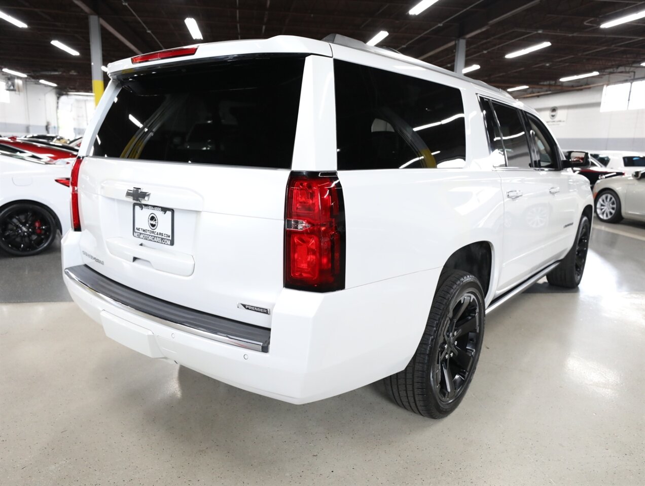 2017 Chevrolet Suburban Premier 4X4 - Photo 9 - Addison, IL 60101