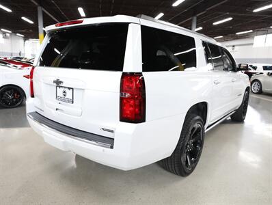 2017 Chevrolet Suburban Premier 4X4   - Photo 9 - Addison, IL 60101