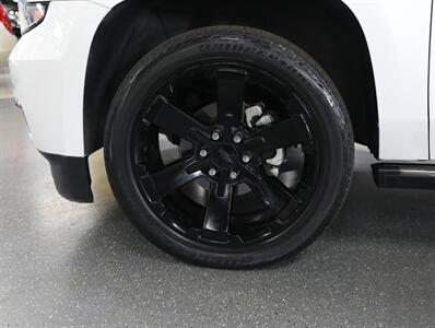 2017 Chevrolet Suburban Premier 4X4   - Photo 52 - Addison, IL 60101