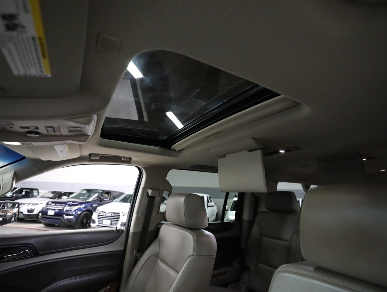 2017 Chevrolet Suburban Premier 4X4 - Photo 39 - Addison, IL 60101