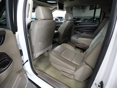 2017 Chevrolet Suburban Premier 4X4   - Photo 31 - Addison, IL 60101