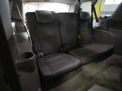 2017 Chevrolet Suburban Premier 4X4   - Photo 23 - Addison, IL 60101