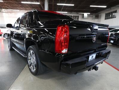 2013 Cadillac Escalade EXT Luxury AWD   - Photo 15 - Addison, IL 60101