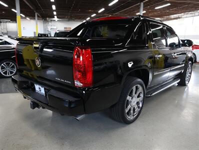 2013 Cadillac Escalade EXT Luxury AWD   - Photo 9 - Addison, IL 60101