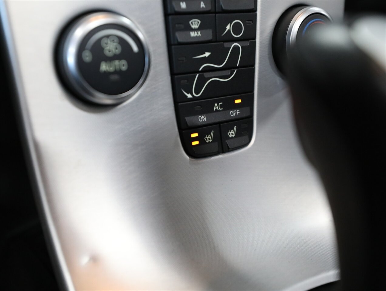 2013 Volvo C70 T5 Premier Plus - Photo 29 - Addison, IL 60101