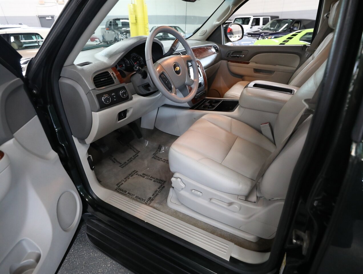 2013 Chevrolet Avalanche LT Black Diamond 4X4 - Photo 31 - Addison, IL 60101