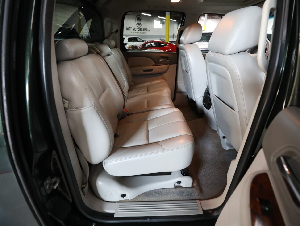 2013 Chevrolet Avalanche LT Black Diamond 4X4 - Photo 23 - Addison, IL 60101