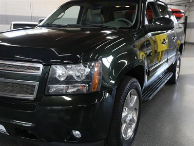 2013 Chevrolet Avalanche LT Black Diamond 4X4 - Photo 5 - Addison, IL 60101