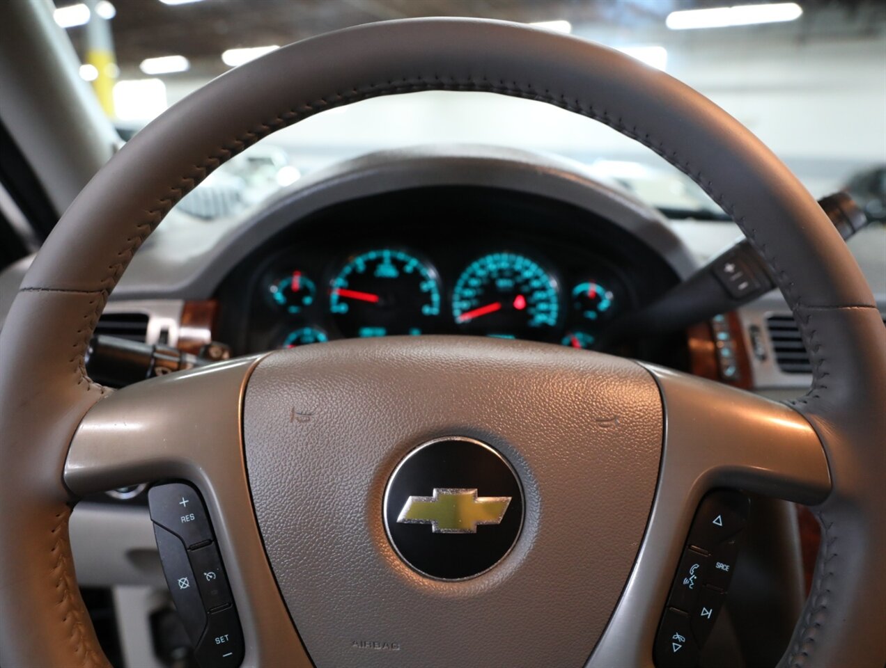 2013 Chevrolet Avalanche LT Black Diamond 4X4 - Photo 40 - Addison, IL 60101