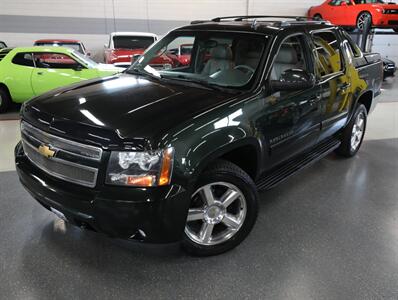 2013 Chevrolet Avalanche LT Black Diamond 4X4 - Photo 2 - Addison, IL 60101