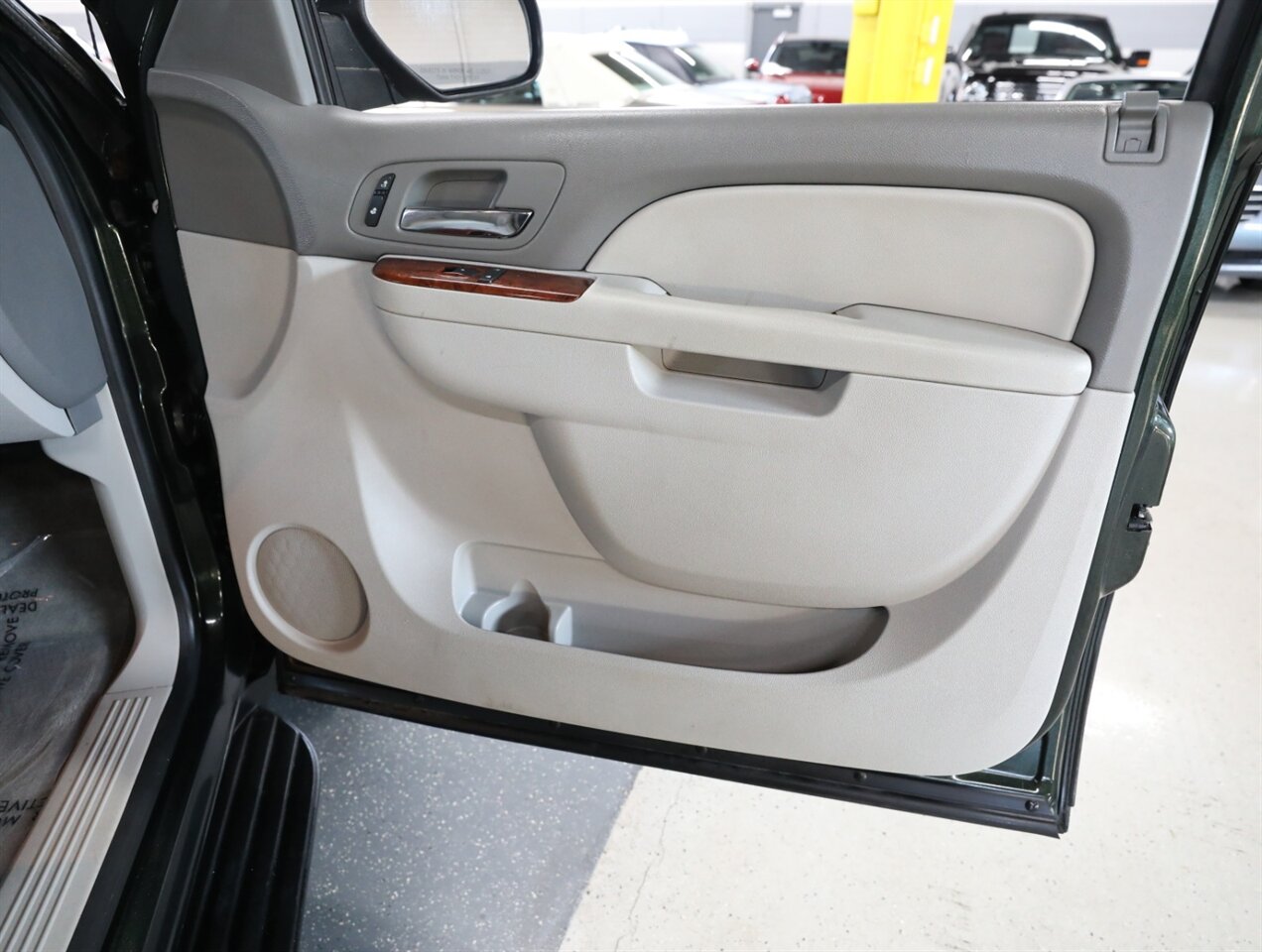 2013 Chevrolet Avalanche LT Black Diamond 4X4 - Photo 18 - Addison, IL 60101