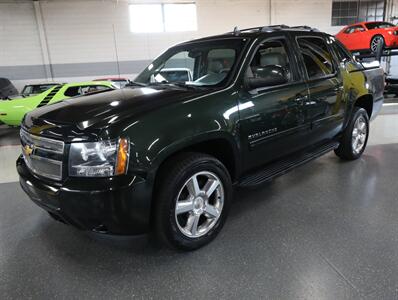 2013 Chevrolet Avalanche LT Black Diamond 4X4 - Photo 4 - Addison, IL 60101