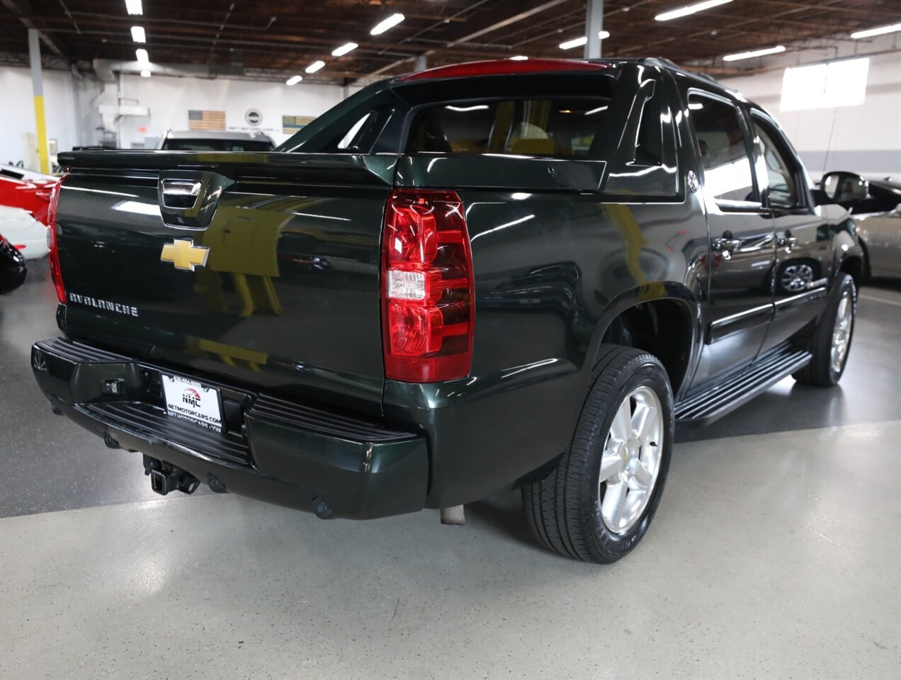 2013 Chevrolet Avalanche LT Black Diamond 4X4 - Photo 9 - Addison, IL 60101