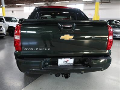 2013 Chevrolet Avalanche LT Black Diamond 4X4 - Photo 10 - Addison, IL 60101