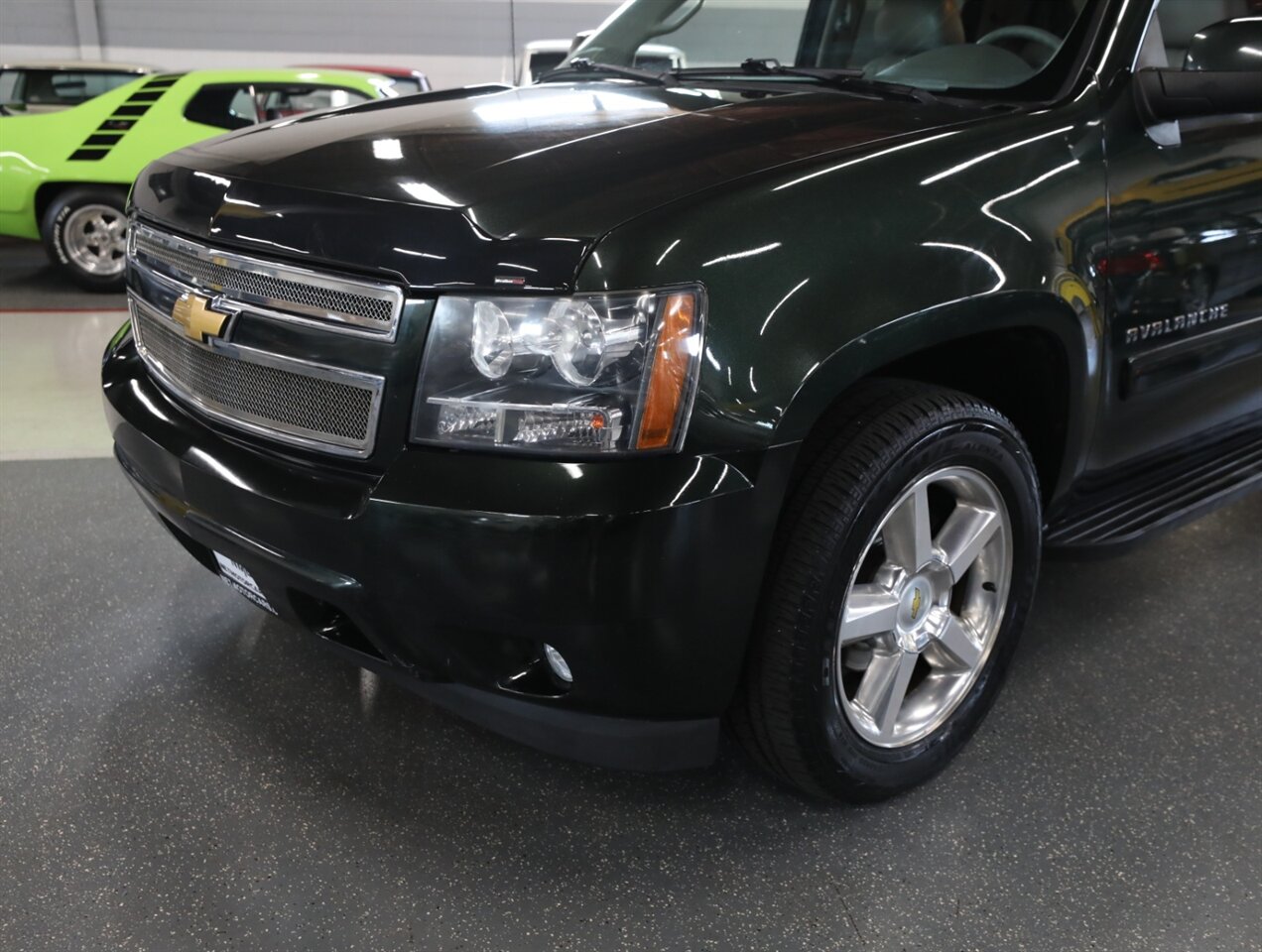 2013 Chevrolet Avalanche LT Black Diamond 4X4 - Photo 3 - Addison, IL 60101