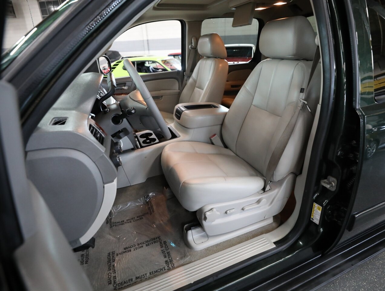 2013 Chevrolet Avalanche LT Black Diamond 4X4 - Photo 32 - Addison, IL 60101