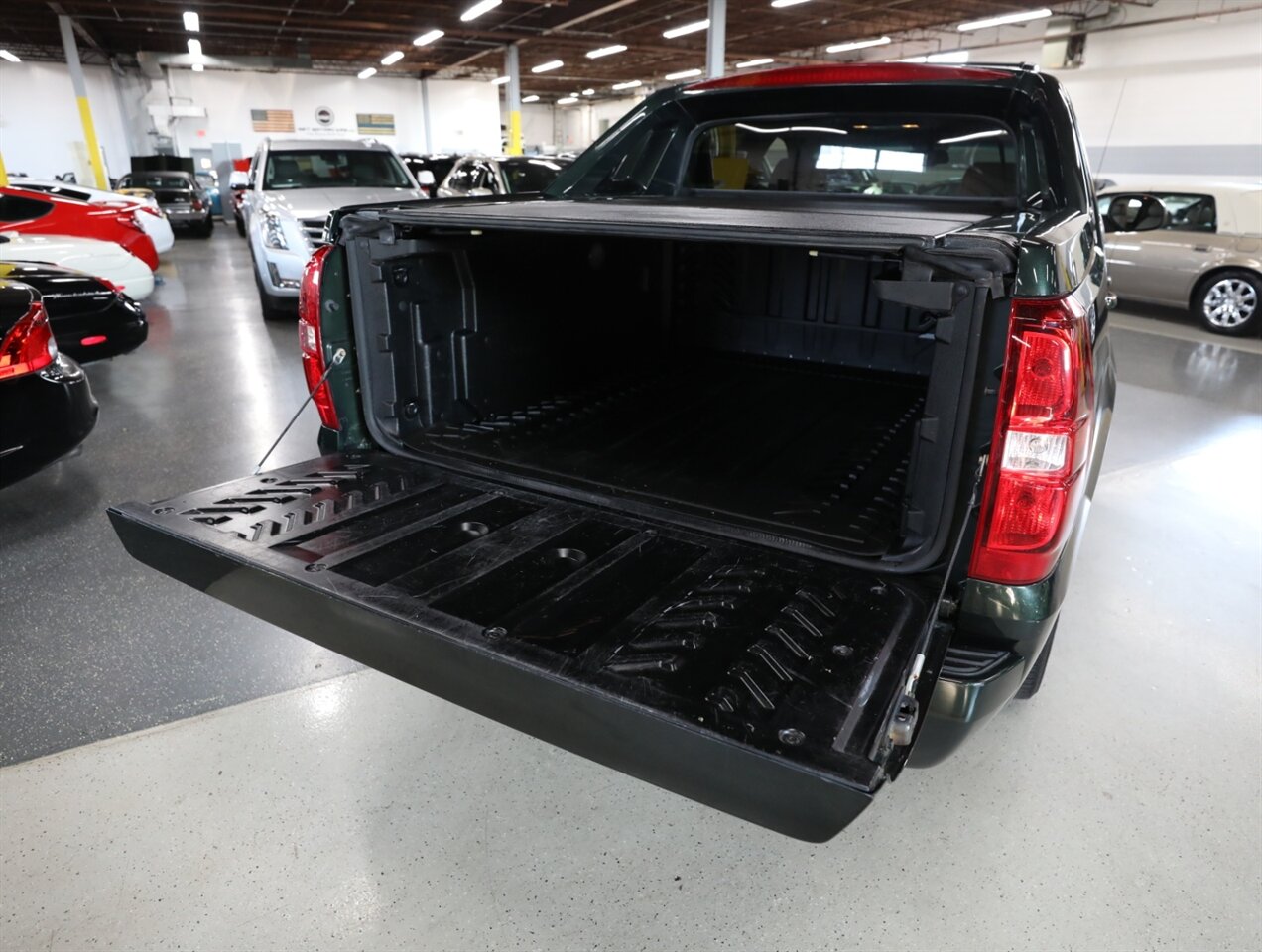 2013 Chevrolet Avalanche LT Black Diamond 4X4 - Photo 12 - Addison, IL 60101