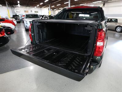 2013 Chevrolet Avalanche LT Black Diamond 4X4 - Photo 12 - Addison, IL 60101