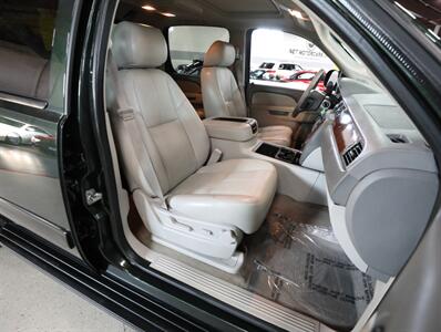 2013 Chevrolet Avalanche LT Black Diamond 4X4 - Photo 20 - Addison, IL 60101